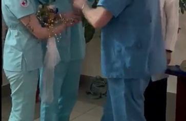 रूस-यूक्रेन जंग के बीच कपल ने हॉस्पिटल में की शादी
